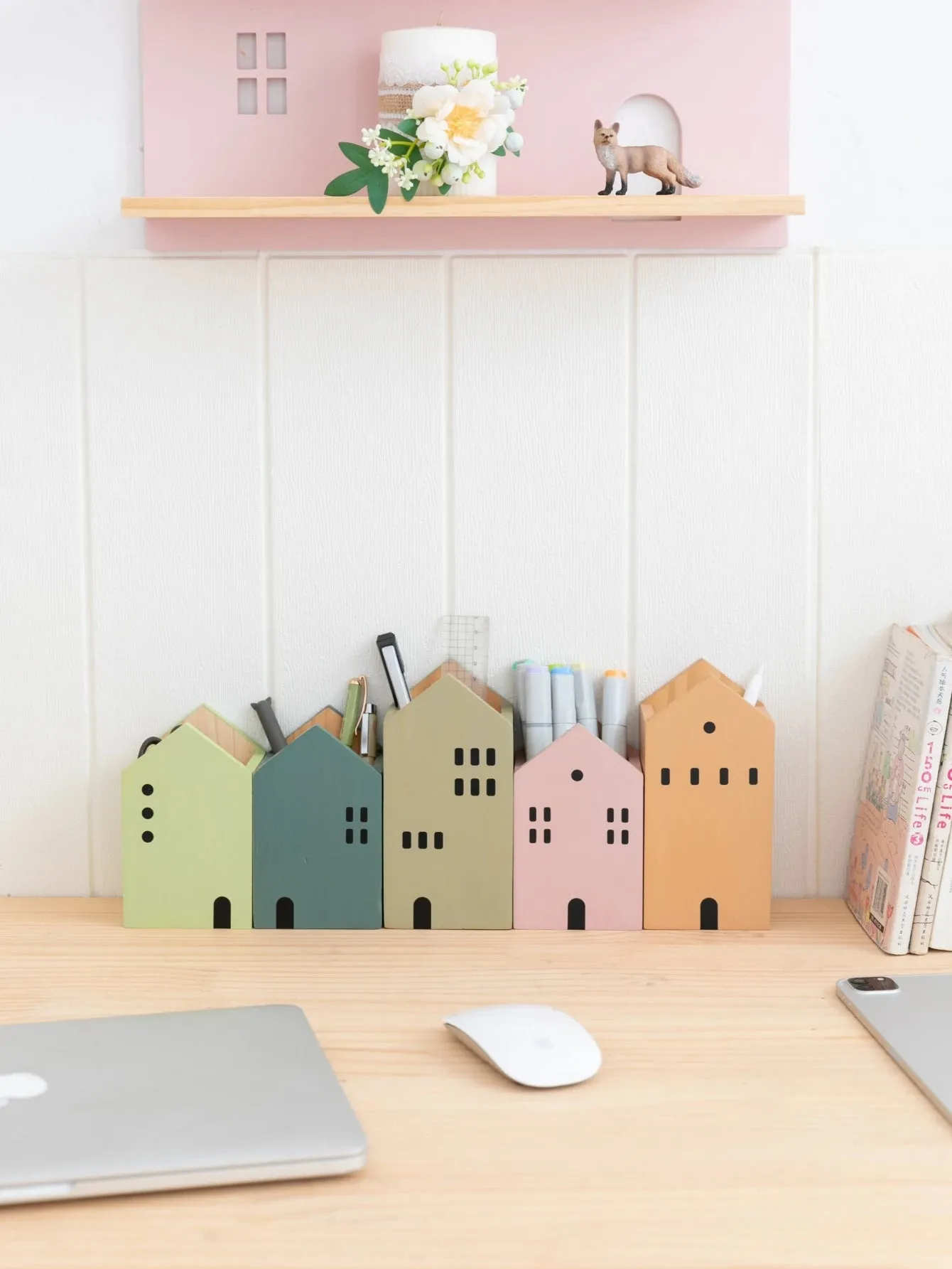 ELMAS Cartoon Wooden Pen Holder & Makeup Brush Organizer