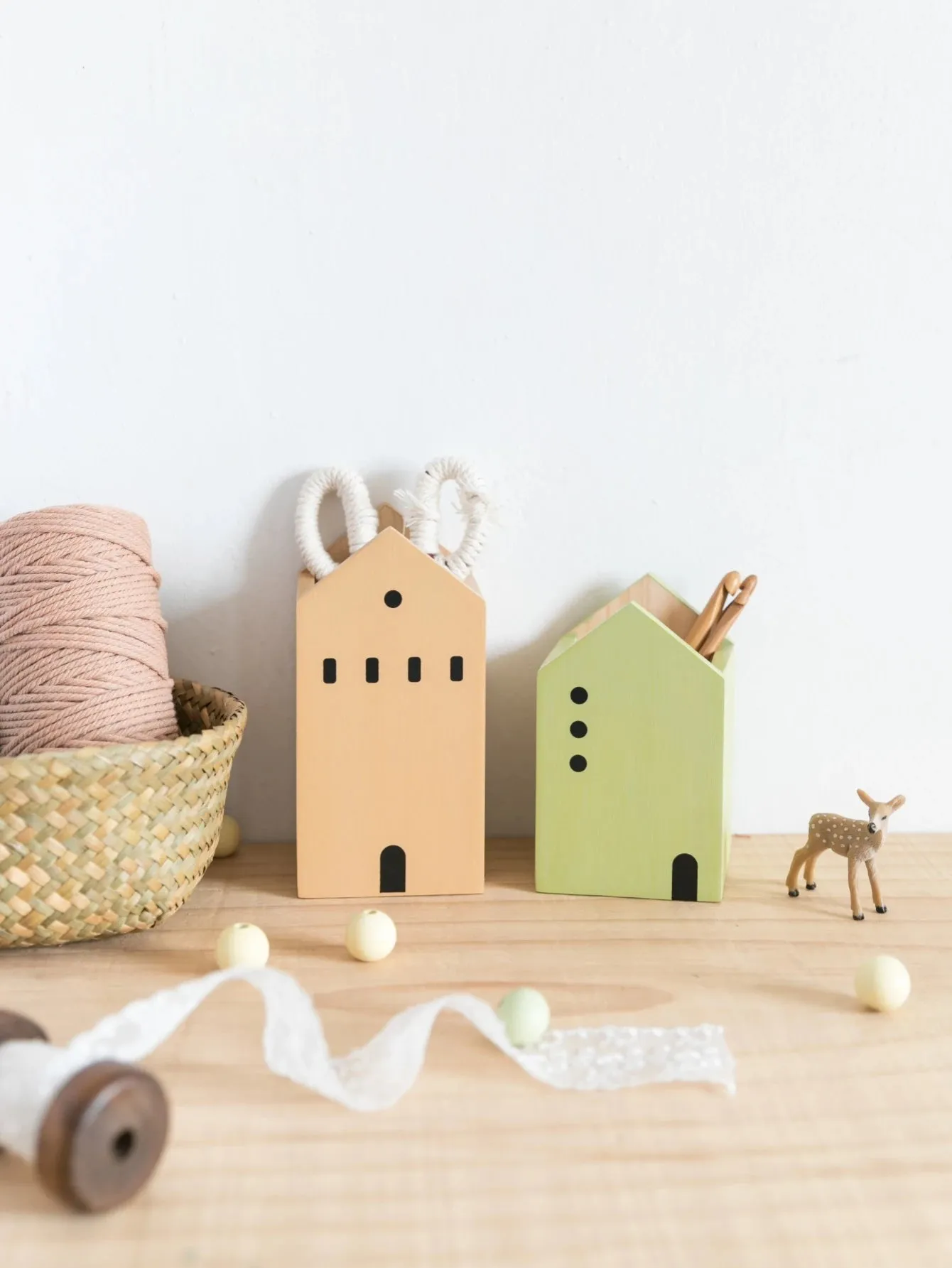 ELMAS Cartoon Wooden Pen Holder & Makeup Brush Organizer